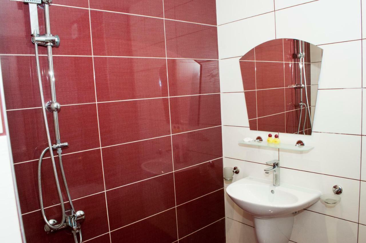 Jaky Complex Hotel 2*
