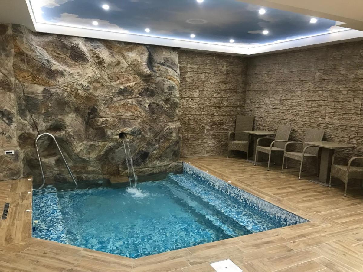 Jaky Complex Hotel 2*